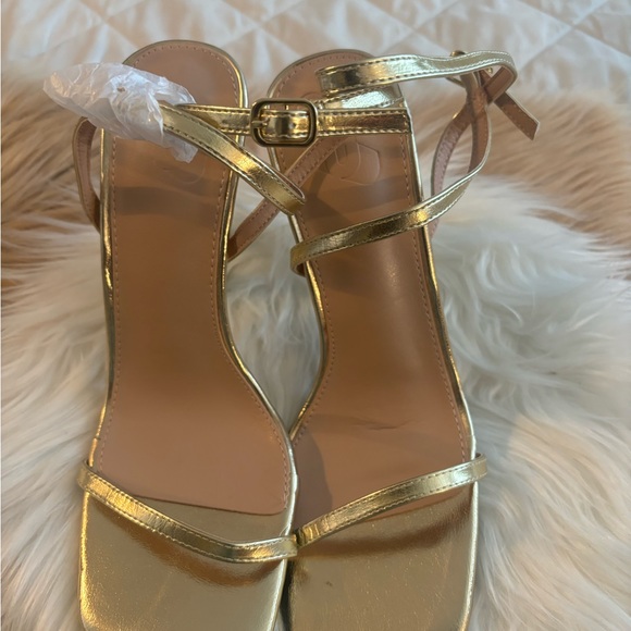 GOLD SEXY SCULPTURAL HEEL. - Picture 3 of 8